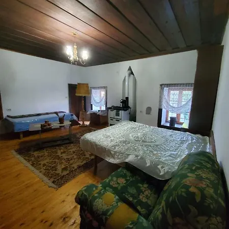 Гостевой дом Historic Albanian House *