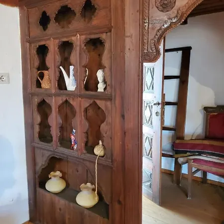 Historic Albanian House Affittacamere